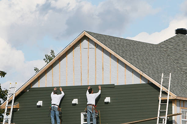 Professional Emergency Siding Repair technician working in Jeffersonville, KY